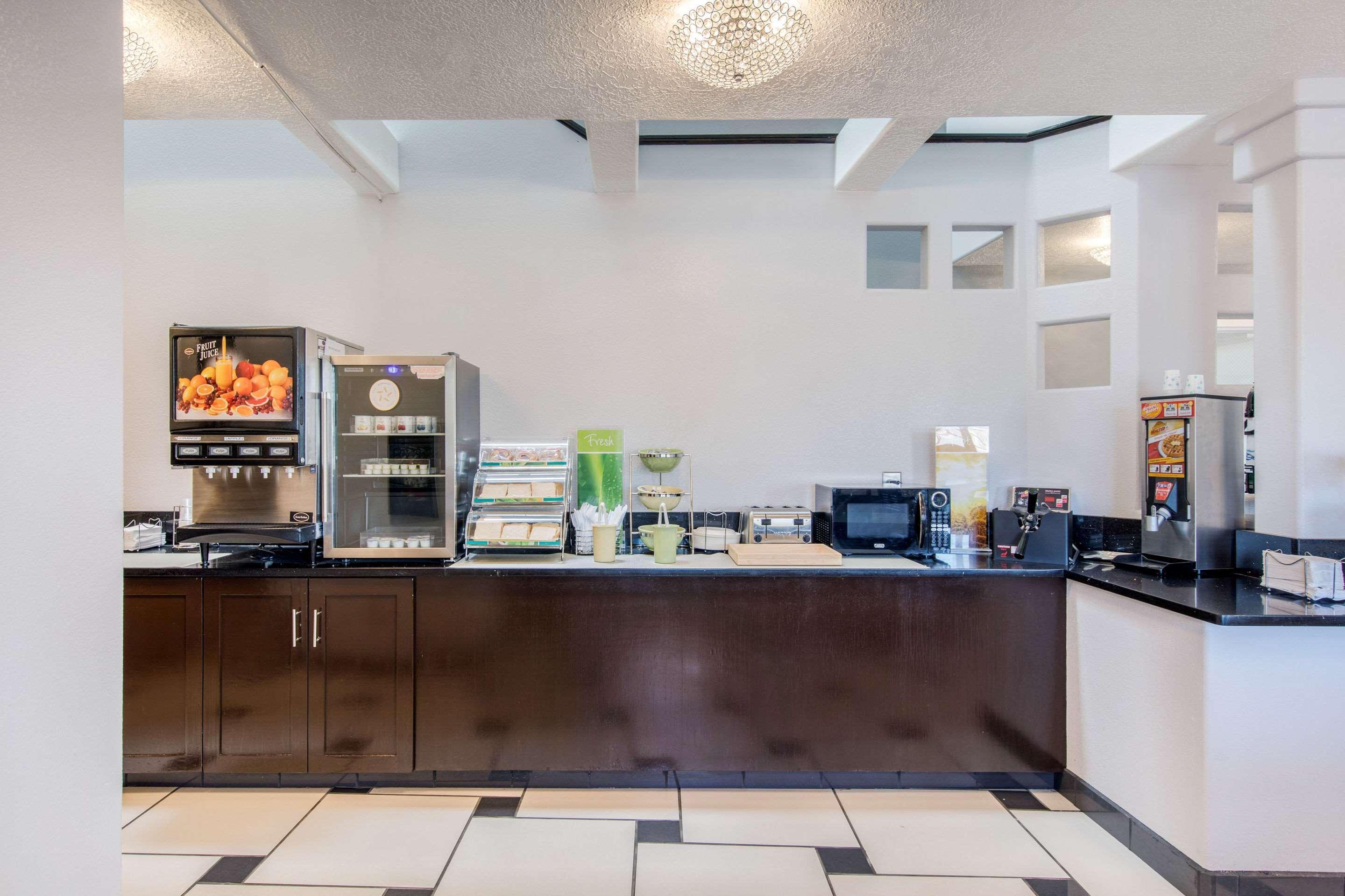 Quality Inn & Suites Albuquerque North Near Balloon Fiesta Park Ngoại thất bức ảnh