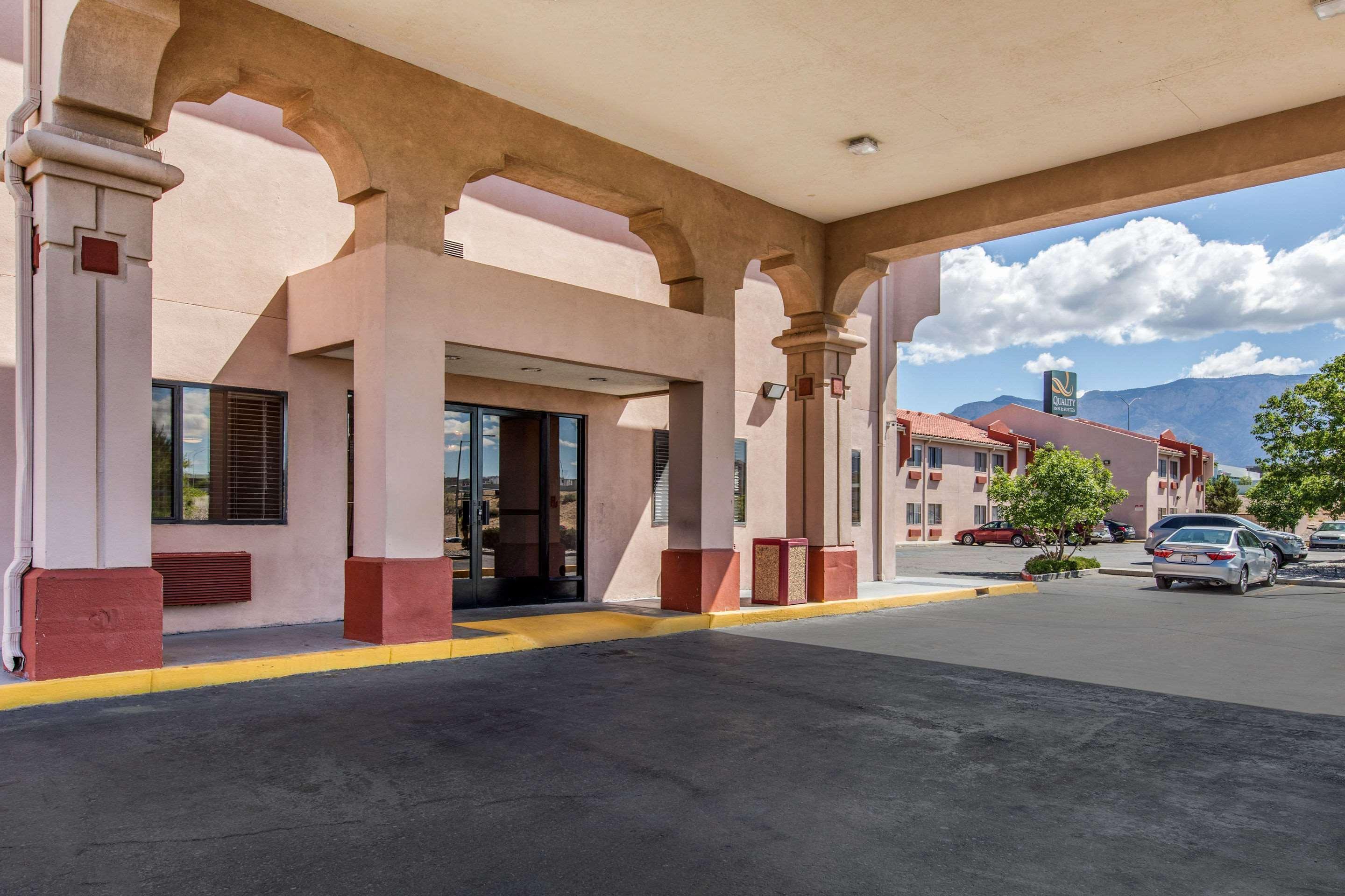 Quality Inn & Suites Albuquerque North Near Balloon Fiesta Park Ngoại thất bức ảnh